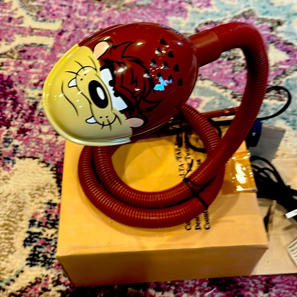Taz twister lamp